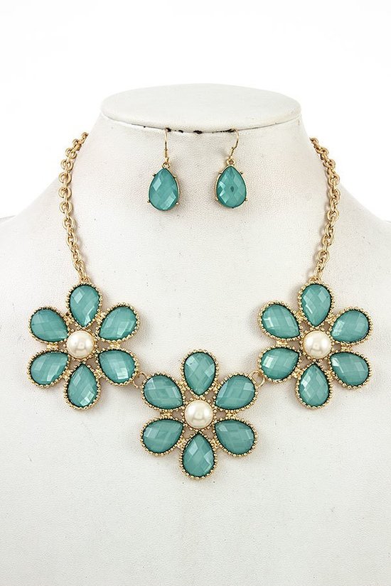 Mint Triple Flowers Bib Necklace Set